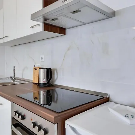 Lovely In Tribanj With Kitchen * Šibuljina