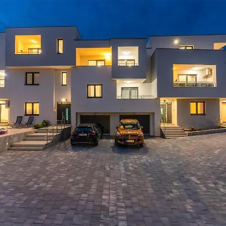 Apartman Lovely In Tribanj With Kitchen Šibuljina
